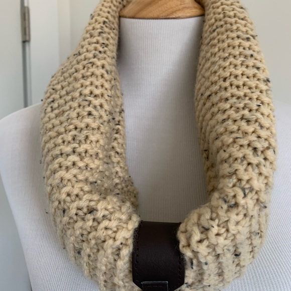 Simply Noelle Accessories - Simply Noelle New Without Tags Sweater Scarf